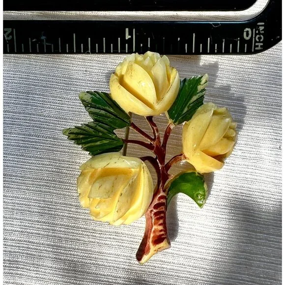 Vintage Hand-Carved Celluloid Yellow Roses Brooch Pin 1940s - Picture 5 of 7